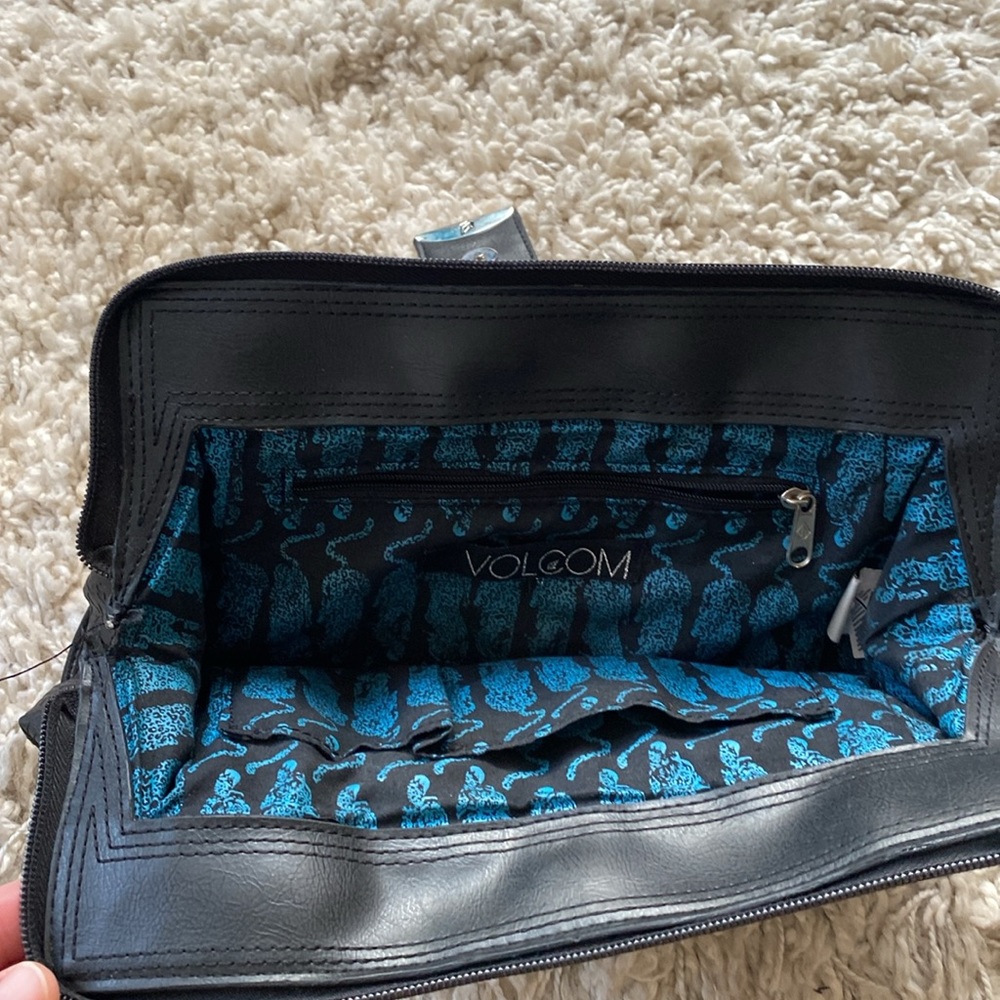 Volcom purse - Picture 2 of 2